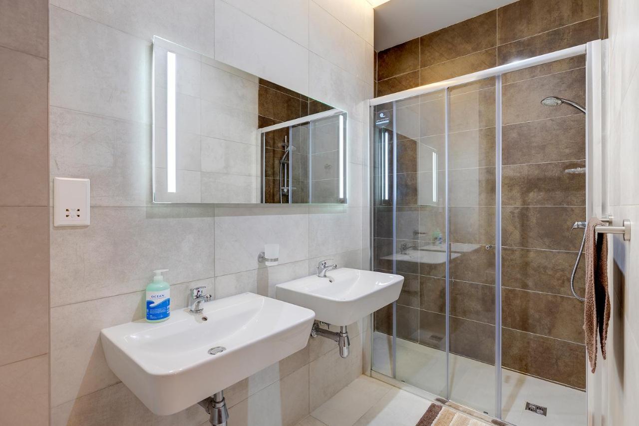 Luxe Apartment With Valletta And Harbour Views Sliema Eksteriør billede