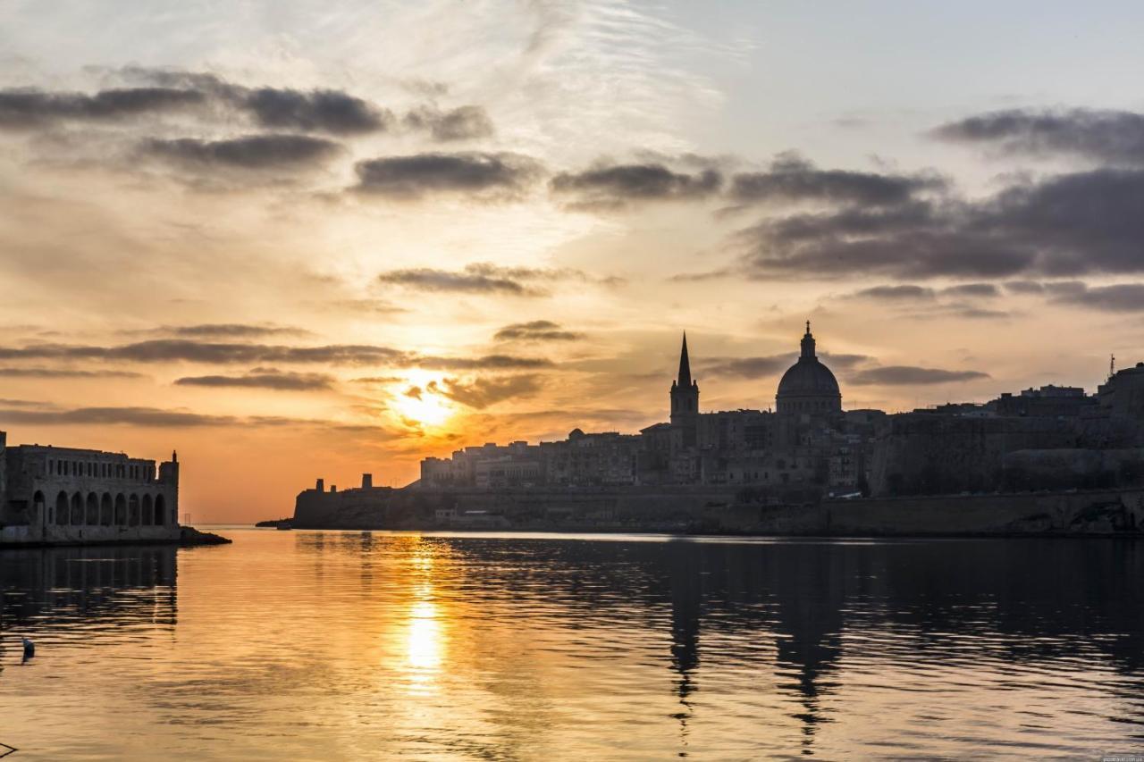 Luxe Apartment With Valletta And Harbour Views Sliema Eksteriør billede