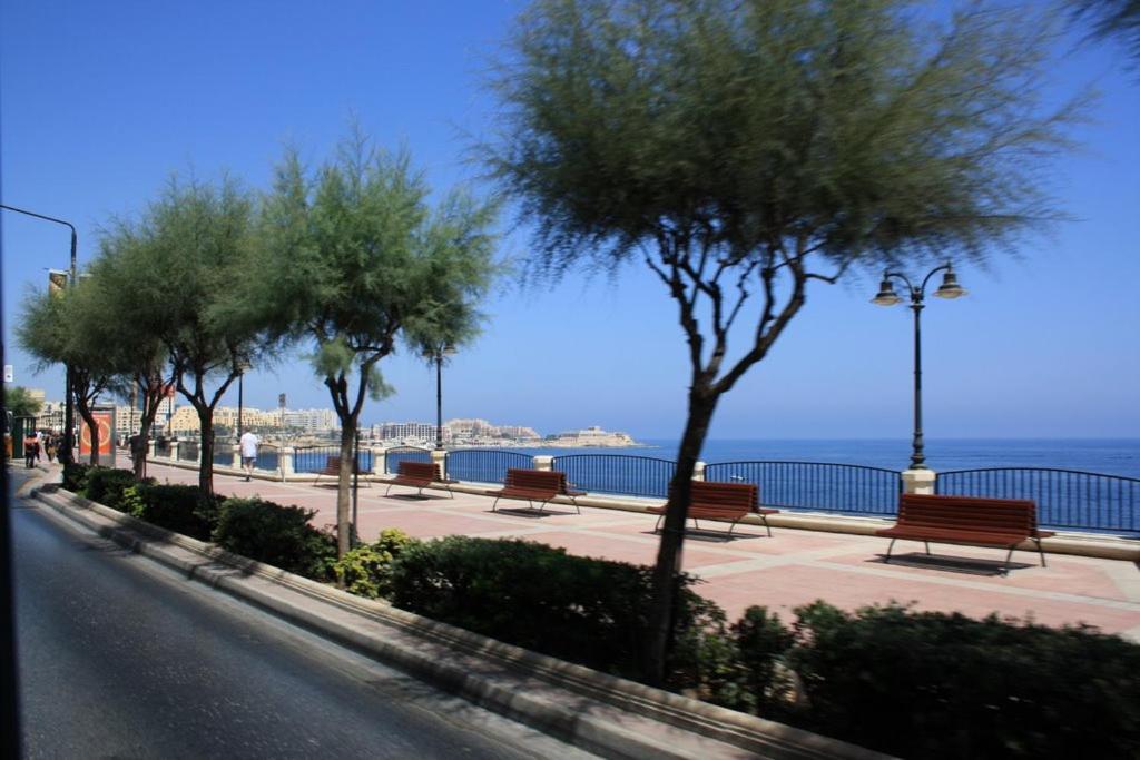 Luxe Apartment With Valletta And Harbour Views Sliema Eksteriør billede