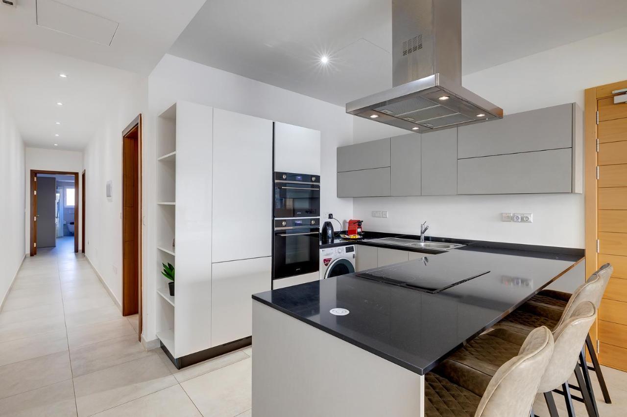 Luxe Apartment With Valletta And Harbour Views Sliema Eksteriør billede