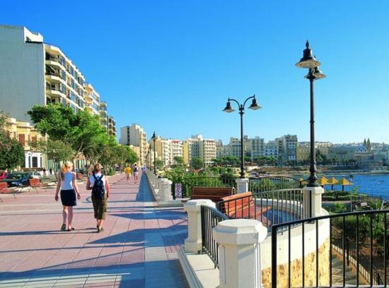 Luxe Apartment With Valletta And Harbour Views Sliema Eksteriør billede
