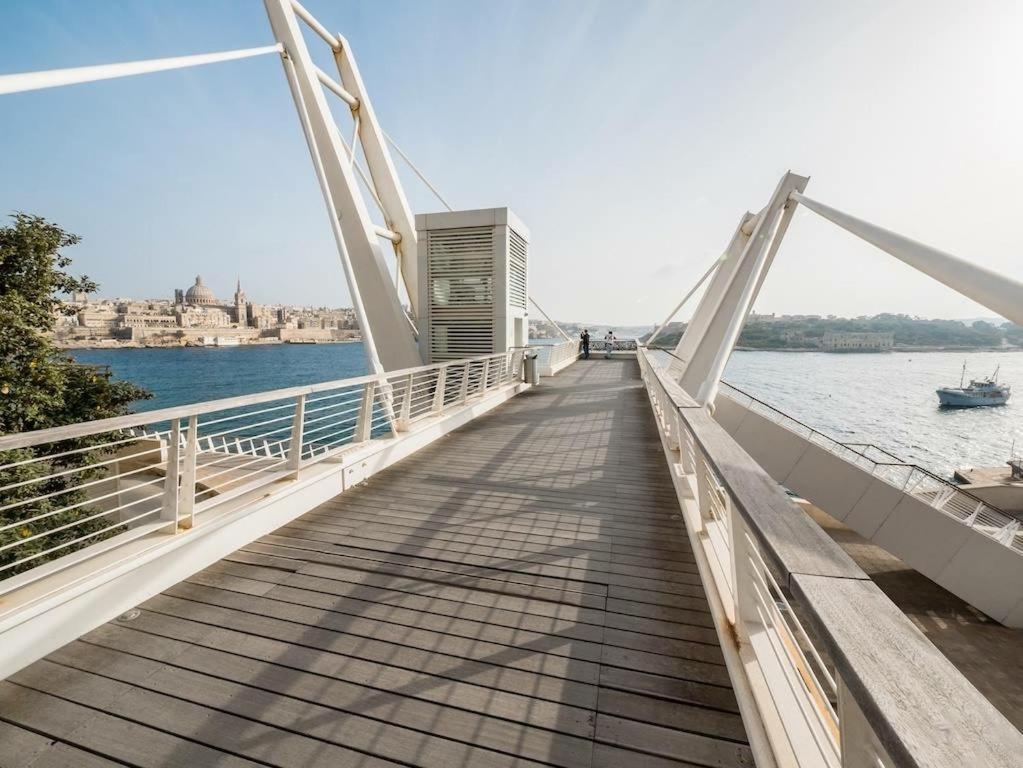 Luxe Apartment With Valletta And Harbour Views Sliema Eksteriør billede
