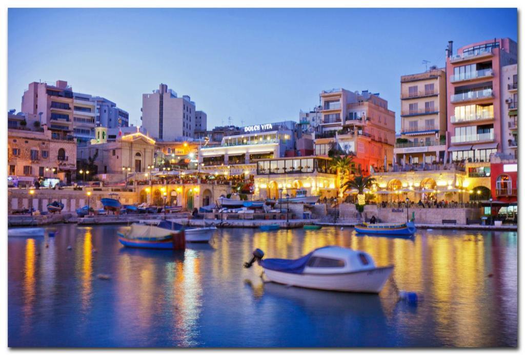 Luxe Apartment With Valletta And Harbour Views Sliema Eksteriør billede